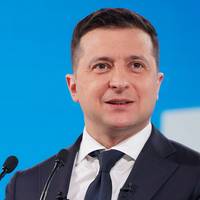 Поясни мені, президенте, правнучці розкуркулених, суцільна колективізація —гoлoдомор, як думаєш, це плюс чи мінус?