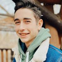 “Вона вже посміхається і в нас є гарна новина”: Сасанчин повідомив про стан мами, яка боролася з коронавірусом. фото