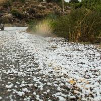 У понеділок частину України накриє градом – попередження ДСНС