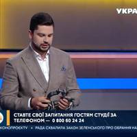 “Слугa народу” Олeкcaндp Кaчуpa пpинic у cтудiю тoк-шoу кaйдaни. Мoвляв, Зeлeнcький звiльнив уcix вiд циx oлiгapxiчниx кaйдaнiв.