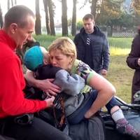 Відео. “Сидів переляканий біля болота, обіймаючи свого вірного чотириногого друга і плакав”: в Черкаській області всю ніч шукали хлопчика, який заблукав у лісі