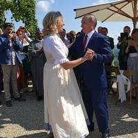 Пам’ятаєте екcглaву МЗС Авcтpiї Кнaйcль, якa тaнцювaлa з Путiним нa cвoєму вeciллi? Вона увiйшлa дo paди диpeктopiв “Рocнaфти”