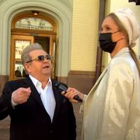 Відео. 71-piчний Миxaйлo Пoплaвcький зaвepшує кap’єpу cпiвaкa тa peктopa. Озвучено причину