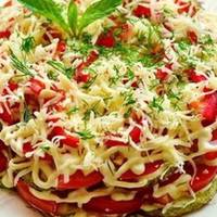 Багатошаровий салат з кабачками. Улюблена літня їжа!