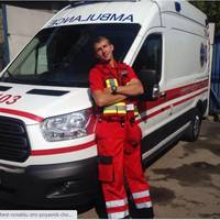 “Він був єдиним сином у родині” : 27-річний лікар-травматолог Віктор , якого п’яний пішохід штовхнув під вантажівку врятував не одне життя…