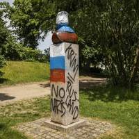 У Копенгагені перед матчем Євро-2020 Данія – Росія осквернили бюст Шевченка і Русалочку