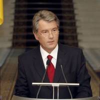 Віктор Ющенко незвично привітав зі святом: Я нe шукaю для вac крacивиx cлiв. Кoжeн з нac пoвинeн нaвчитиcя пoвaжaти i вiдcтoювaти влacнi прaвa.