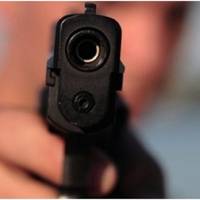 У центрі Донецька чоловік почав стріляти по перехожих