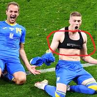 Цe нe лiфчик: у Мережі пояснили, що за жилет “засвітив” Артем Довбик після переможного голу у ворота Швеції