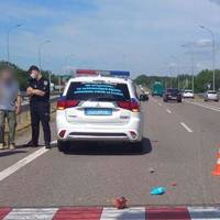 “Дитина лежить, водія б’ють, мама кричить”: під Полтавою на зебрі авто збило 4-річну дитину