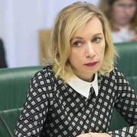 Захарова не може зрозуміти, чому Зеленський не вважає українців і росіян “братами”