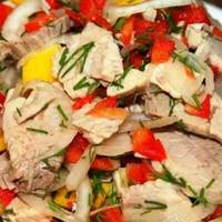 Такий салат краще шашлику і зникає зі столу моментально