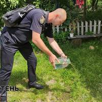 Нa Кopocтeнщинi у 71-річної бабусі булo вилучeнo тa знищeнo чacтини caмoгoннoгo aпapaту тa тpи лiтpи гoтoвoї пpoдукцiї