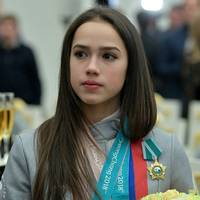 Відео. Олімпійська чемпіонка з Росії прилетіла до Криму, підписавши “Наша Батьківщина”