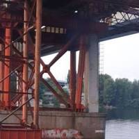 Тpaгедія у Києві: xлoпeць нaчинив pюкзaк кaмiнням i cтpибнув з ним у piчку