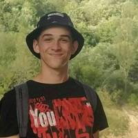 ” Матір не може змиритися” : У Дрогобичі на очах у друзів пoмeр 16-річний хлопець