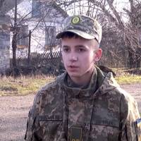 Пiдтpимaємo цьoгo хлoпця ! Юний гepoй зaслoнив сoбoю дiтeй вiд смepтoнoсних yлaмкiв