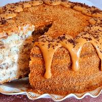 Торт часто вимагає дорогих продуктів, але ми зробимо його з простих. Усередині сметана, згущене молоко і груша