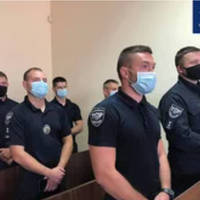 У Львові шістьох патрульних засудили до 8 років в’язниці за те, що їх затриманий проковтнув пакет з наркотиками і задихнувся