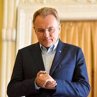 Садовий: Можливі повторні постріли. Залишайтесь в укриттях