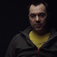 АРЕСТОВИЧ ПОЯСНИВ, ЧОМУ УКРАЇНЦІВ НЕ ПОПЕРЕДИЛИ ПРО ВІЙНУ, ХОЧА ЗАВЧАСНО ПРО НЕЇ ЗНАЛИ