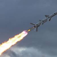 В Одесі лунають вибухи: є повідомлення про ракетний удар і пожежу