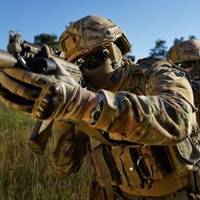 На Херсонщині розвідники ЗСУ ліквідували групу російських десантників і захопили їхню зброю - ОК 