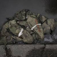 ​Російські окупанти переодягаються у цивільний одяг, щоб втекти з поля бою на Херсонщині, - ОВА