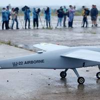 Сьогодні “пташки” вирушать на передову: в Україну прибули перші дрони-розвідники Fly Eye