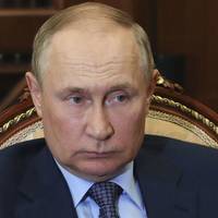 З нервами не все гаразд: розлюченому Путіну знову викликали бригаду медиків