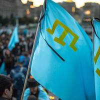 Росіяни масово роздають повістки кримським татарам. Ті змушені їхати з Криму