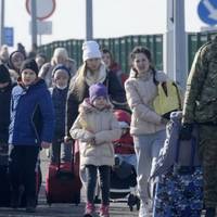 Майже всі жінки біженці, які вже повернулися із закордону всі як один стверджують, що у багатьох сферах життя в Європі до України – як до неба рачки. Все частіше я чую одну і ту ж фразу : “А знаєте, у