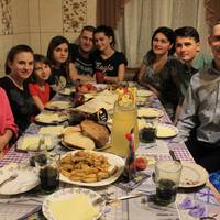 – Кохана, підійди до нас. Степан хоче сказати дещо важливе