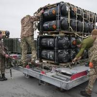 Коли перша зброя з лендлізу опиниться в Україні: Жданов назвав терміни