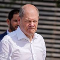 Шольца дратують заклики постачати Україні танки: так наче ми надаємо лише шоломи