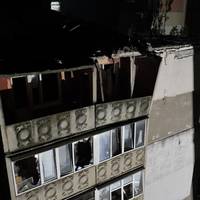 Окупанти влучили ракетою в 10-поверхівку в Миколаєві: з-під завалів витягли жінку, ще 8 людей поранено