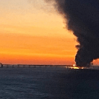 Горить кримський міст