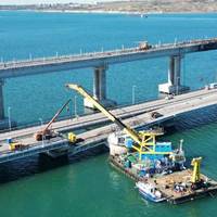 Окупанти показали, як ремонтують Кримський міст