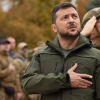 Зеленський привітав захисників і захисниць: 