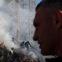 У Києві дістали з-під завалів тіло 5-ї жертви удару дрону-камікадзе