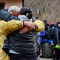 Польща взялася масово перевіряти українців, які отримують виплати і повертаються додому: деталі