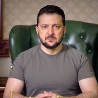 Зеленський: На Луганщині з боями рухаємося, на Донеччині через погоду поменшало атак