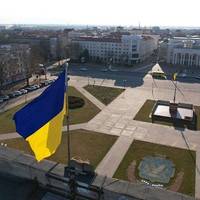 Росіяни знову обстрілюють Херсон: є влучання та поранені