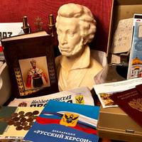 Крадені ікони, паспорти РФ, прапор 