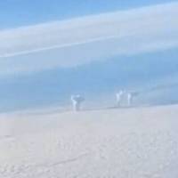 Удари російських ракет по Україні зняли з літака в Молдові (відео)