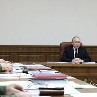 Путіну у п'ятницю весь день звітували про війну – Кремль