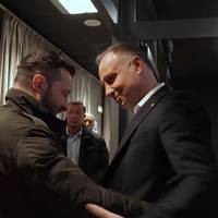 Зеленський дорогою додому зі США зустрівся з Дудою