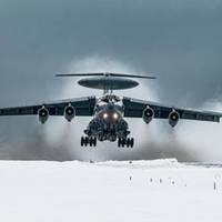 Літак-навідник ракет 