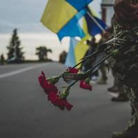 До цього ніколи не звикнеш: Хто повертає родичам тіла полеглих воїнів (Відео)