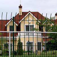 Гроші, землю, будинок на 600 кв. м: арештували майно ексміністра освіти часів януковича на понад 2 млн доларів